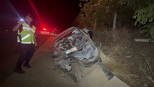 Elazığ'da kontrolden çıkan araç yoldan çıktı: 2'si ağır 3 yaralı
