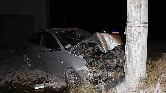 Elazığ'da kontrolden çıkan otomobil aydınlatma direğine çarptı: 6 yaralı