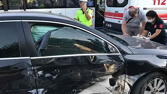 Elazığ'da minibüs ile otomobil çarpıştı: 2 yaralı