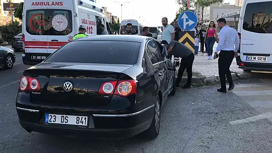 Elazığ'da minibüs ile otomobil çarpıştı: 2 yaralı