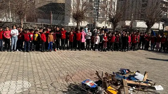 Elazığ'da minik öğrencilere itfaiye eğitimi