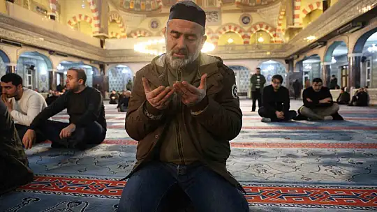 Elazığ'da Miraç Kandili idrak edildi, depremde hayatını kaybedenler anıldı
