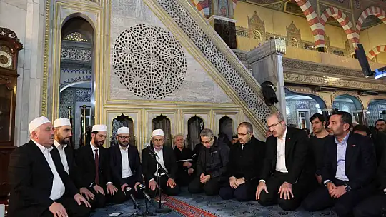 Elazığ'da Miraç Kandili idrak edildi, depremde hayatını kaybedenler anıldı