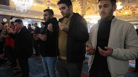 Elazığ'da Miraç Kandili idrak edildi, depremde hayatını kaybedenler anıldı
