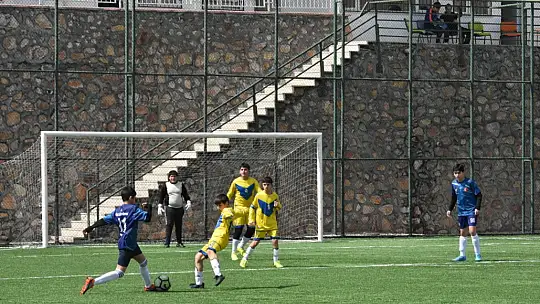Elazığ'da okul sporları futbol müsabakaları başladı