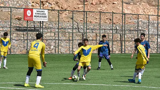 Elazığ'da okul sporları futbol müsabakaları başladı