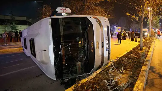 Elazığ'da ortalığın savaş alanına döndüğü kaza kamerada: 5 yaralı