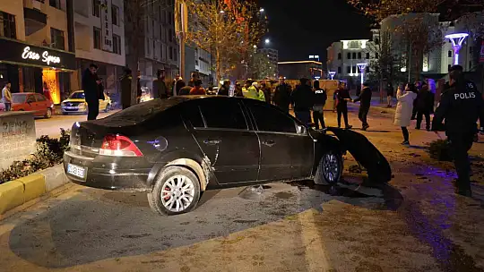 Elazığ'da ortalığın savaş alanına döndüğü kaza kamerada: 5 yaralı