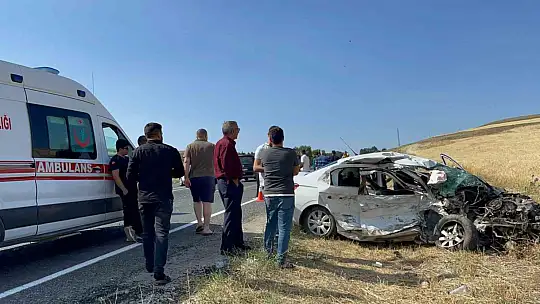 Elazığ'da otomobil ile cip kafa kafaya çarpıştı: 1 ölü, 5 yaralı
