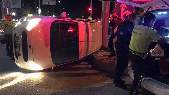 Elazığ'da otomobil ile hafif ticari araç çarpıştı: 3 yaralı