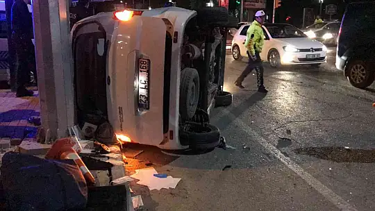 Elazığ'da otomobil ile hafif ticari araç çarpıştı: 3 yaralı