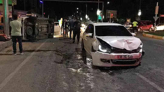 Elazığ'da otomobil ile hafif ticari araç çarpıştı: 3 yaralı