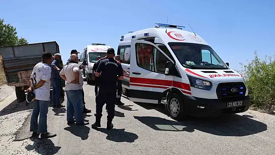 Elazığ'da otomobil şarampole yuvarlandı: 4 yaralandı