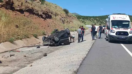 Elazığ'da otomobil ters döndü: 1'i ağır 3 yaralı