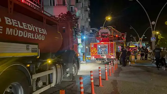 Elazığ'da pansiyon yangını: 2 itfaiye personeli dumandan etkilendi