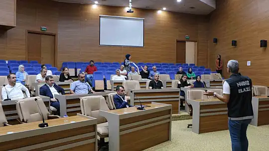 Elazığ'da personele 'En İyi Narkotik Polisi Anne' projesi anlatıldı