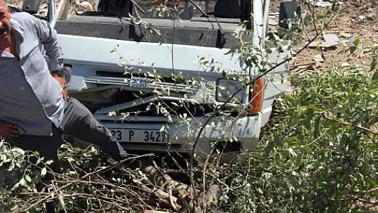 Elazığ'da pikap şarampole yuvarlandı: 5 yaralı