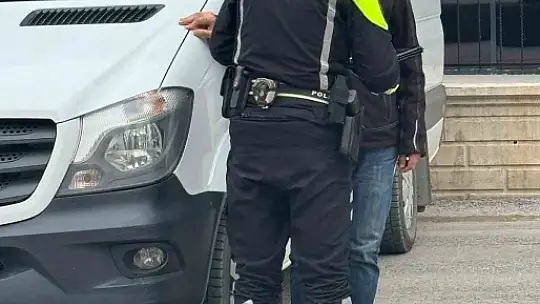 Elazığ'da polis ekipleri okul önlerinde kuş uçurtmuyor
