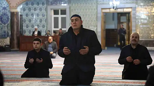 Elazığ'da Regaip Kandili'nde camiler doldu