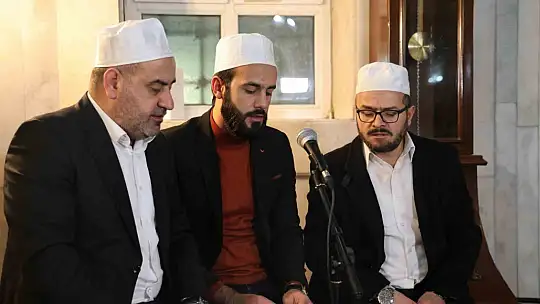 Elazığ'da Regaip Kandili'nde camiler doldu