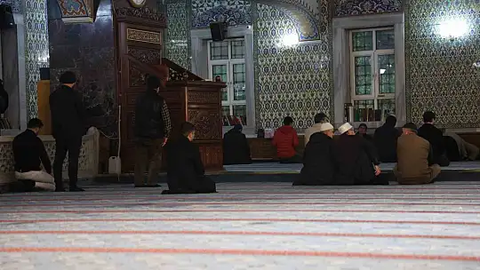 Elazığ'da Regaip Kandili'nde camiler doldu