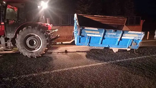 Elazığ'da römorka çarpan otomobil hurdaya döndü: 2 yaralı