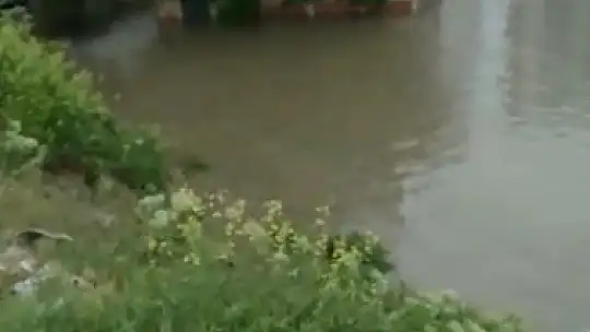Elazığ'da sağanak, binalar su altında kaldı