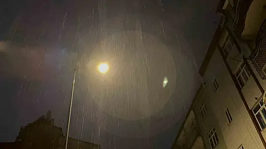 Elazığ'da sağanak etkili oldu, yollar göle döndü