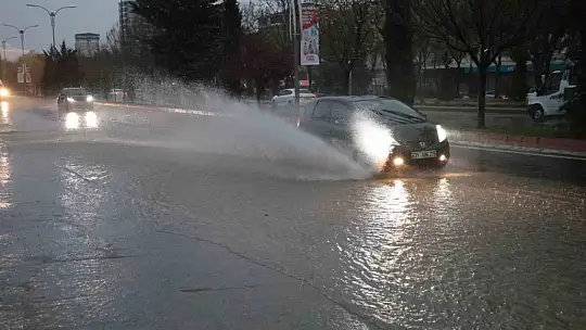 Elazığ'da sağanak yağış etkili oldu