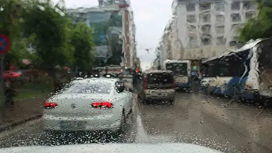 Elazığ'da sağanak yağış etkili oldu