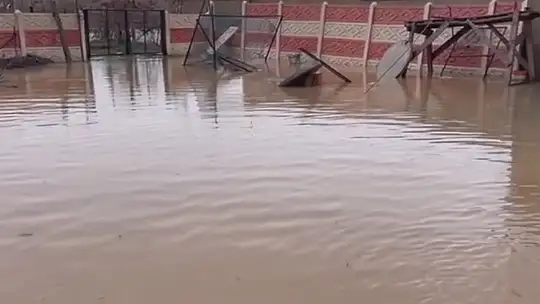 Elazığ'da sağanak yağış hayatı felç etti