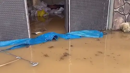 Elazığ'da sağanak yağış hayatı felç etti