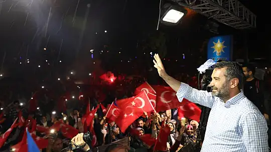 Elazığ'da seçim sonucu coşkuyla kutlandı