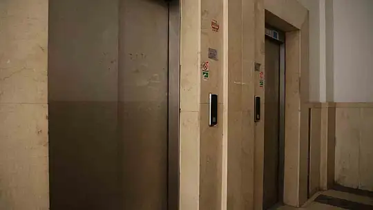 Elazığ'da sık sık yaşanan elektrik kesintisi esnafı bezdirdi