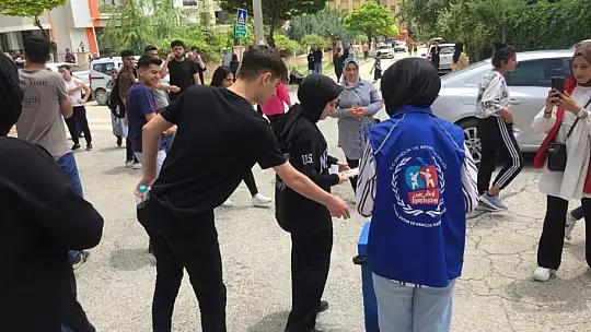Elazığ'da sınav kalemleri öğrenciler için toplandı
