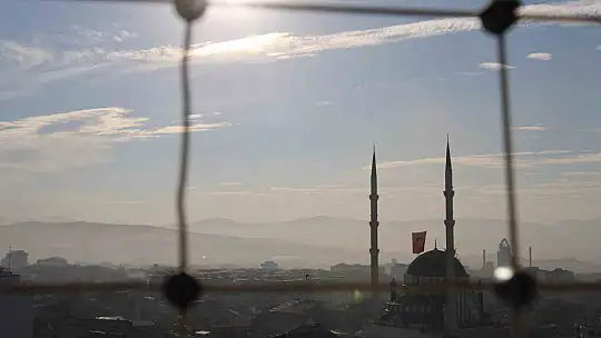 Elazığ'da sisli sabah