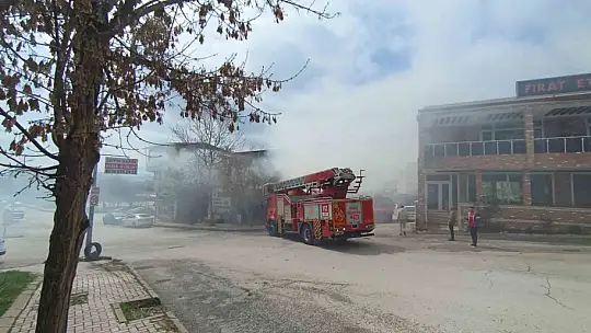 Elazığ'da soba, yangına neden oldu çatı katı kül oldu