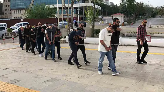 Elazığ'da sokak satıcılarına operasyon: 13 gözaltı