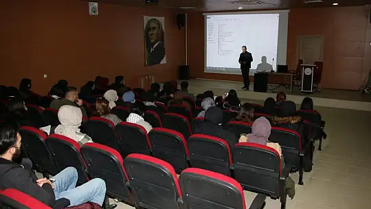Öğrencilere sosyal hizmet uygulamaları semineri verildi