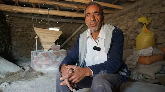 Elazığ'da su değirmeni, ilk günkü gibi buğday öğütmeye devam ediyor