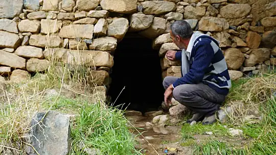 Elazığ'da su değirmeni, ilk günkü gibi buğday öğütmeye devam ediyor