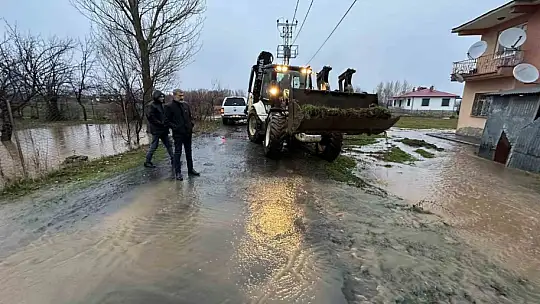 Elazığ'da su taşkınlarına karşı ekipler çalışma başlattı