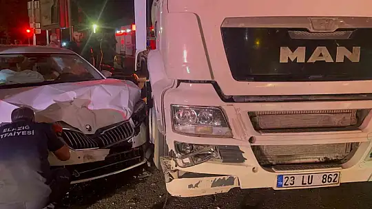 Elazığ'da tankerle iki otomobil çarpıştı: 2 yaralı