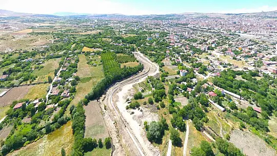 Elazığ'da taşkın koruma inşaat çalışmaları sürüyor