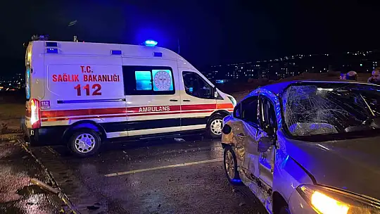 Elazığ'da tır ile otomobil çarpıştı: 1'i ağır 3 yaralı