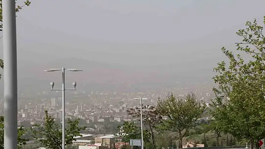 Elazığ'da toz bulutu etkili oldu