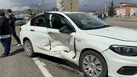 Elazığ'da trafik kazası: 3 yaralı