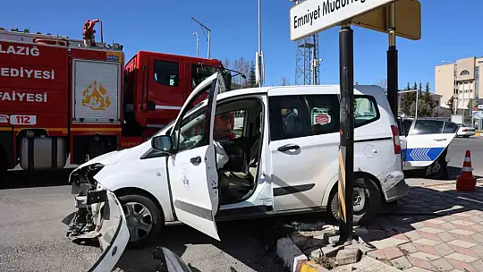 Elazığ'da trafik kazası: Önce araca ardından anne ve kızına çarptı