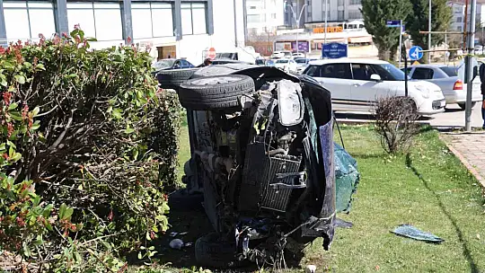 Elazığ'da trafik kazası: Önce araca ardından anne ve kızına çarptı