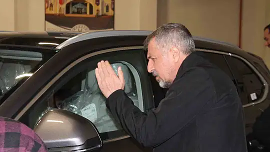 Elazığ'da Türkiye'nin milli otomobili Togg'a vatandaşlardan büyük ilgi